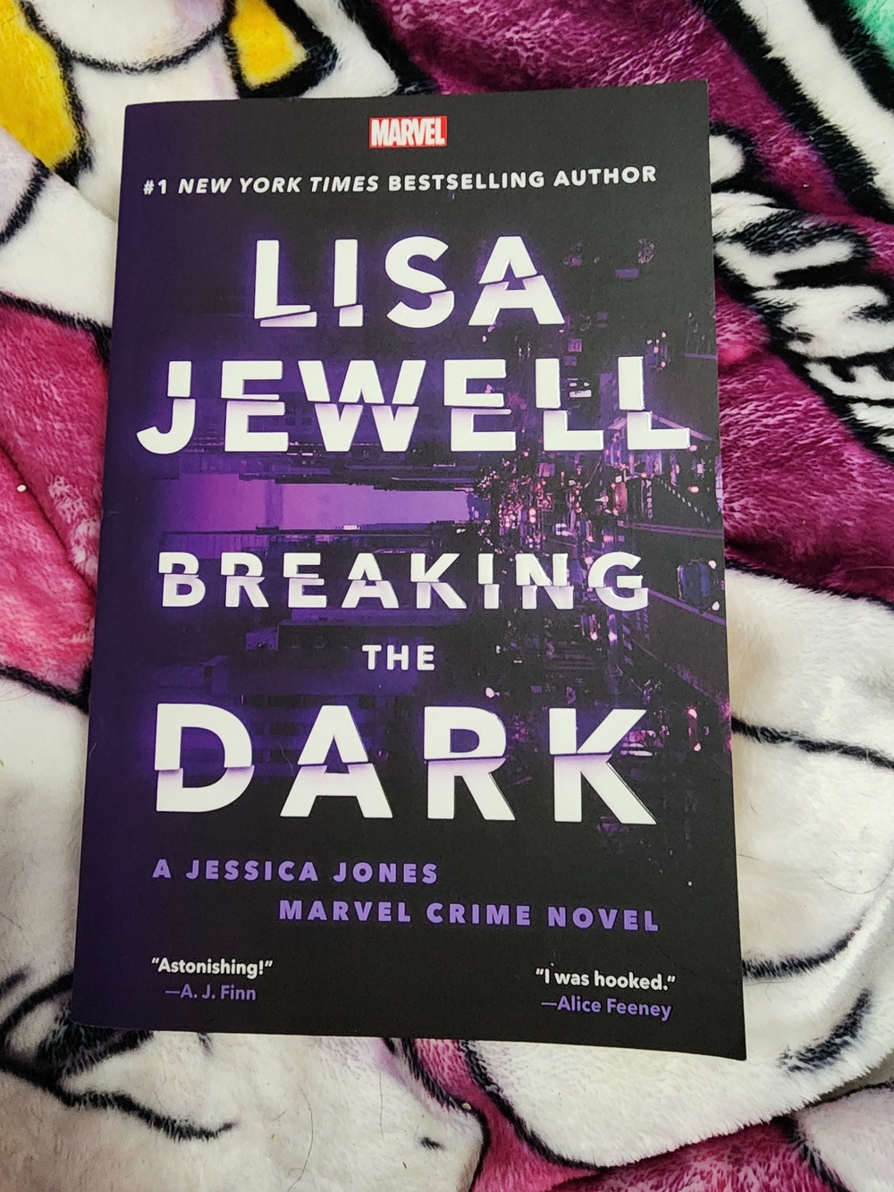 Lisa Jewell Breaking the Dark — Purple Book Cover